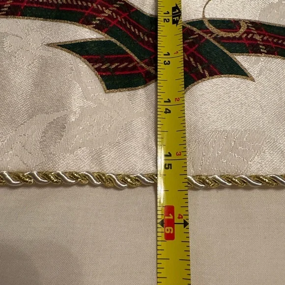 Lenox Holiday Nouveau Oval Table Runner  Centerpiece - Picture 7 of 7